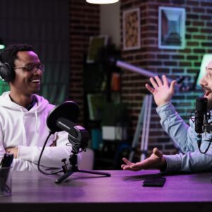 Como os podcasts de Inglês podem melhorar suas habilidades de escuta e fala